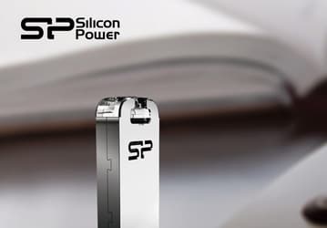 Флэш-накопитель Silicon Power Touch T03 заключен в стальной нержавеющий корпус