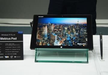 На CEATEC 2013 замечен первый планшет Sharp с Windows 8.1: водонепроницаемый, с экраном размером 10,1 дюйма и разрешением 2560 x 1600 пикселей