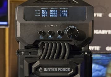 Gigabyte продемонстрировала систему Water Force, состоящую из трёх 3D-карт GeForce GTX 780 Ti и общей жидкостной СО