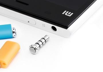 Устройство Xiaomi MiKey имеет вид аудиоштекера (плага), на конце которого расположена программируемая кнопка