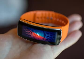 Первая партия браслетов Samsung Gear Fit в количестве 200-250 тыс. устройств была распродана за 10 дней