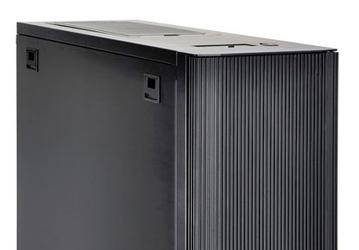 В компьютерном корпусе на колесах Lian Li PC-V2130 помещается до 10 карт расширения и до 19 накопителей