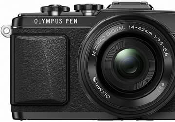 Создатели беззеркальной камеры Olympus PEN E-PL7 не остались в стороне от «селфи»-тенденции