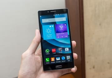Смартфон Pantech Pop Up Note, оснащенный экраном диагональю 5,5 дюйма, запечатлен вживую