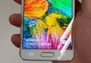 Фотогалерея дня: смартфон Samsung Galaxy Alpha