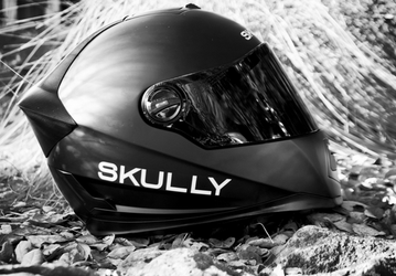 Skully AR-1 — «умный» мотоциклетный шлем с камерой заднего вида и модулем GPS