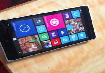 Смартфон Nokia Lumia 830 сфотографировали с разных сторон
