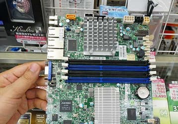 В продажу поступила серверная материнская плата Supermicro A1SA7-2750F, оснащенная 17 портами SATA