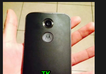 Появилось «живое» фото смартфона Moto X+1 с панелью, покрытой кожей