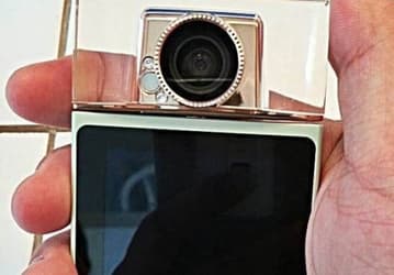 Новая фотокамера Sony похожа на бутылку с духами