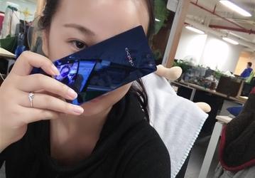 Смартфон Oppo R1C получит стеклянную заднюю крышку с необычным рисунком
