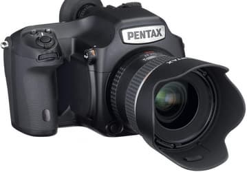 Ricoh Imaging покажет на CP+ 2014 камеру среднего формата, два объектива и приставку для пересъемки пленок
