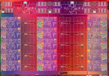 Фото дня: кристалл Ivy Bridge EX (плюс спецификации 20 моделей процессоров Intel Xeon E7 v2)