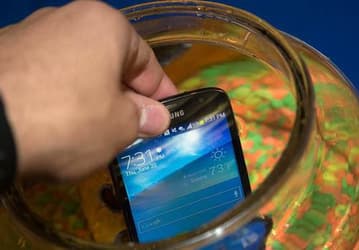 Samsung планирует выпуск водонепроницаемого варианта смартфона Samsung Galaxy S5