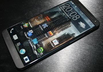 В Сети появились новые «живые фото» HTC M8, на этот раз — с передней стороны