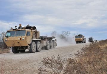 TARDEC и Lockheed Martin продемонстрировали в движении конвой беспилотных автомобилей
