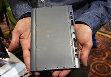 Внешний аккумулятор EnerPlex Jumpr Slate ёмкостью 10 000 мА·ч заключён в корпус толщиной 6,7 мм