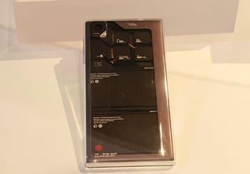 На выставке CES 2014 был замечен концепт модульного смартфона ZTE Eco-Mobius