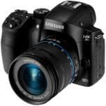 Электронный видоискатель и дисплей беззеркальной камеры Samsung NX30 сделаны поворотными