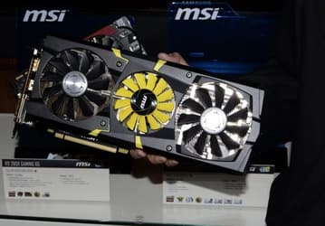 Видеокарта MSI Radeon R9 290X Lightning позирует на фото