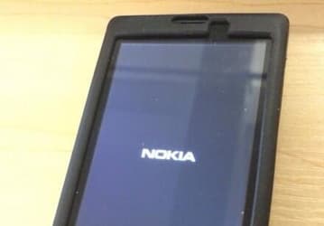 Опубликовано «шпионское фото» инженерного образца смартфона Nokia Normandy, работающего под управлением ОС Android