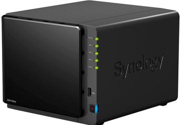 Сетевое хранилище Synology DS415play имеет четыре отсека для накопителей
