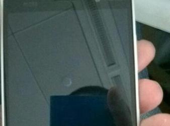 Появились изображения нового смартфона Nokia, возможно, Lumia 830