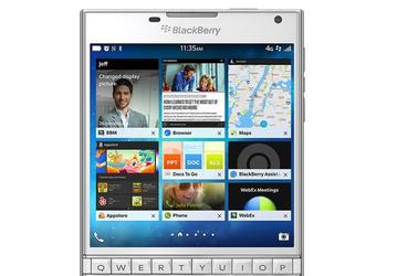 В Сети появились фото смартфона BlackBerry Passport в белом цвете