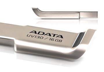 Металлический корпус флэшки Adata UV130 имеет петлю для ремешка, стилизованную под антикрыло автомобиля