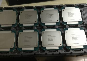 Процессоры Intel Haswell-EP Xeon E5-2699 V3 с 18 ядрами и 45 МБ кэш-памяти третьего уровня замечены в рознице