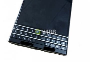 Фото дня: смартфон BlackBerry Q30