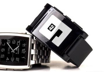 С января 2013 года было продано 400 000 часов Pebble Watch