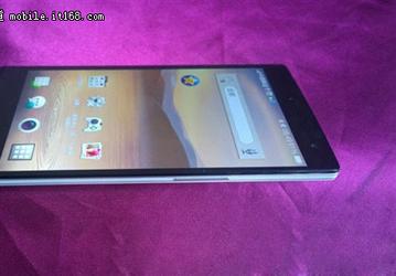 Смартфон Oppo Find 7 вновь позирует на живых фото