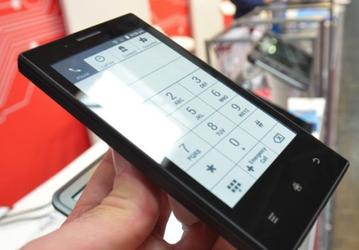 Onyx Midia InkPhone — смартфон с электрофоретическим экраном, работающий без подзарядки две недели