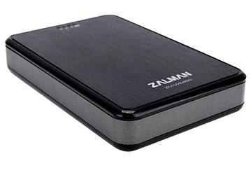 В корпусе для внешнего накопителя Zalman ZM-WE450 нашлось место для модуля Wi-Fi и аккумулятора емкостью 5200 мАч