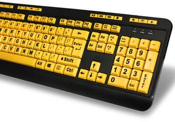 Для клавиатуры Adesso EasyTouch 132 дизайнеры выбрали контрастное сочетание цветов и крупные надписи на клавишах