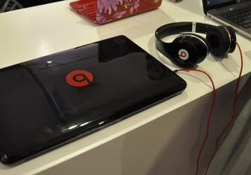 HP продолжит использовать бренд Beats Audio до конца 2015 года