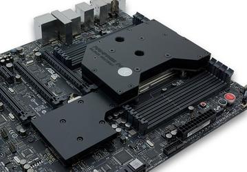 Водоблок EK-FB Asus R4BE Monoblock для плат Asus Rampage IV Black Edition покрывает CPU, чипсет и регуляторы напряжения