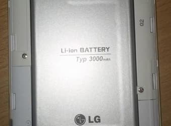 На новом фото смартфона LG G3 (D855) видны емкость батареи и слот microSD