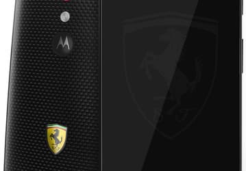 Задняя крышка смартфона Motorola Moto G Ferrari Edition изготовлена из кевлара