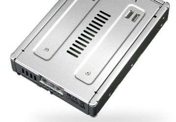 Icy Dock MB982IP-1S-1 превращает накопитель типоразмера 2,5 дюйма в накопитель типоразмера 3,5 дюйма с интерфейсом SAS