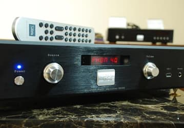 Производитель называет SoulNote SA300 первым в мире звуковым усилителем с беспроводным интерфейсом «высокого разрешения»