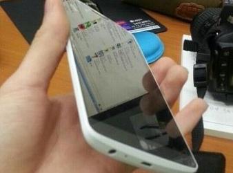 На «шпионских фото» видно, что экран смартфона LG G3 будет обрамлен очень узкими рамками
