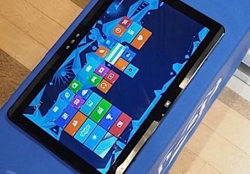 20-дюймовый прототип планшетного ПК Intel Black Brook оснащен ручкой для переноски
