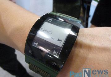 Sharp готовит экраны LCD LTPS со светоотражающим покрытием для носимой электроники