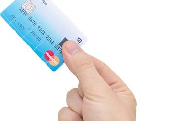 MasterCard и Zwipe представили первую бесконтактную платежную карту с дактилоскопическим датчиком