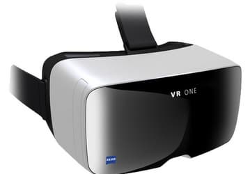 Шлем виртуальной реальности Zeiss VR One также требует подключения смартфона, но поддерживает Galaxy S5 и iPhone 6