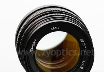 Объективы Zhongyi Mitakon 42.5mm f/1.2 и Zhongyi Mitakon 24mm f/1.7 выпускаются в вариантах с байонетами Sony E, Micro Four Thirds и Fuji X