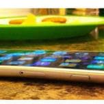 Первые пользователи Apple iPhone 6 Plus уже жалуются, что смартфон можно нечаянно согнуть