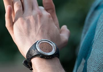 Epson представила фитнес-браслеты Runsense и Pulsense с дисплеями E Ink
